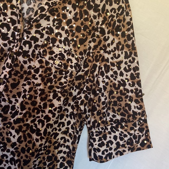 Cathy Animal Print Blouse Size XL Two Front Pockets Button Down Roll Tab Sleeve - Picture 3 of 9
